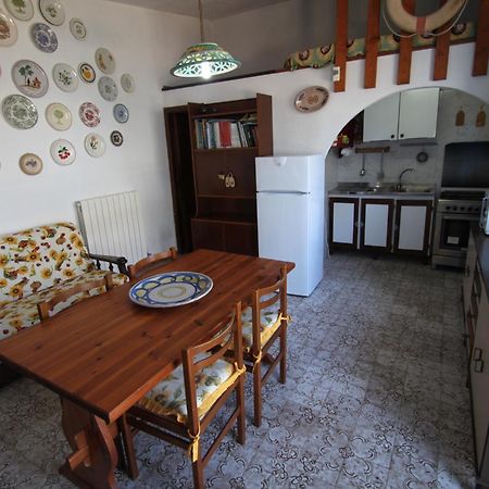 Camere & Case Vacanze Lo Scoglio Кастел ди Туза Екстериор снимка