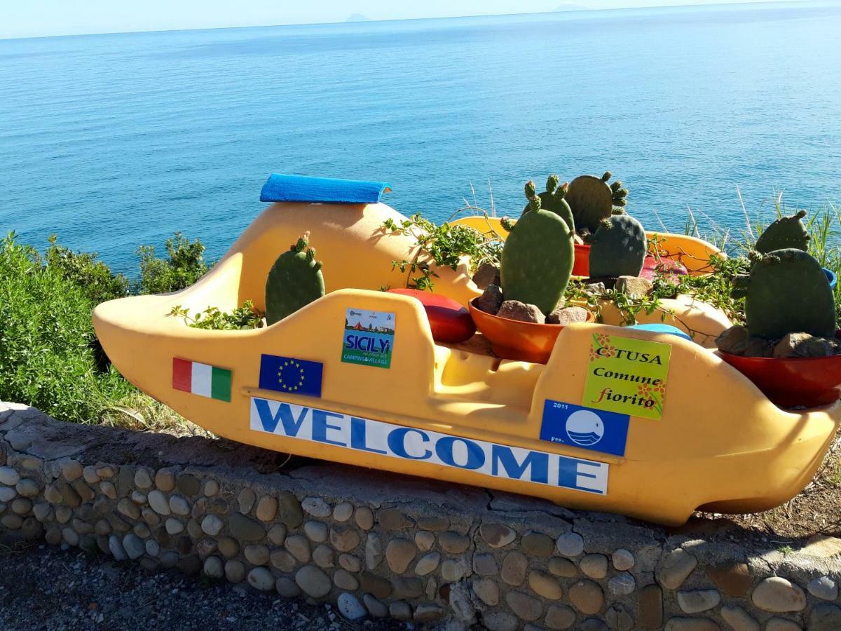Camere & Case Vacanze Lo Scoglio Кастел ди Туза Екстериор снимка
